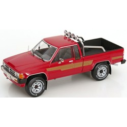KKDC181562 - 1/18 TOYOTA TRUCK XTRA CAB 4X4 HILUX 1985 RED KKDC181562 - 1/18 TOYOTA TRUCK XTRA CAB 4X4 HILUX 1985 RED