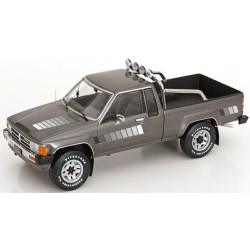 KKDC181563 - 1/18 TOYOTA TRUCK XTRA CAB 4X4 HILUX 1985 GREY KKDC181563 - 1/18 TOYOTA TRUCK XTRA CAB 4X4 HILUX 1985 GREY