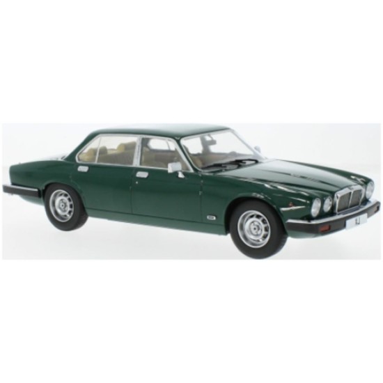 MCG18175 - 1/18 JAGUAR XJ SERIES III GREEN