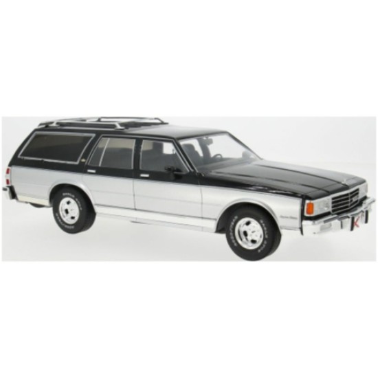 MCG18478 - 1/18 CHEVROLET CAPRICE ESTATE WAGON SILVER/GREY 1985
