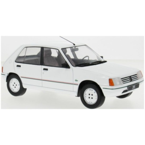 MCG18493 - 1/18 PEUGEOT 205 1984 WHITE