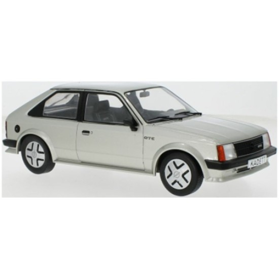 MCG18533 - 1/18 OPEL KADETT D GTE SILVER 1983