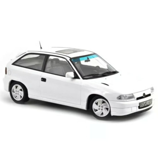 NV183673 - 1/18 1991 OPEL ASTRA GSI - CASABLANCA WHITE NV183673 - 1/18 1991 OPEL ASTRA GSI - CASABLANCA WHITE