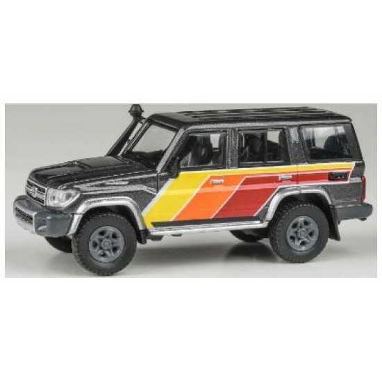 PAR66311 - 1/64 TOYOTA LAND CRUISER LC 76 TRD LIVERY 2014 (RHD)