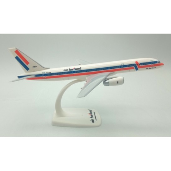 PPC 1/200 AIR HOLLAND B757-200 PLASTIC SNAP-FIT MODEL