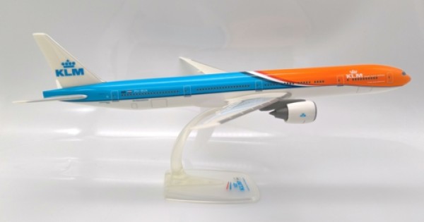 1/200 KLM BOEING 777-300ER ORANGE PRIDE