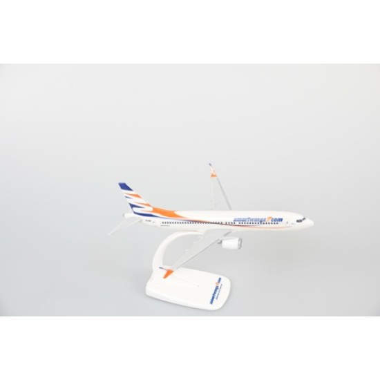 PPC 1/200 SMARTWINGS B737 MAX 8 PLASTIC SNAP-FIT MODEL