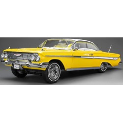 SUNH2112 - 1/18 CHEVROLET IMPALA HARD TOP LOWRIDER 1961 YELLOW W/MOVABLE SUSPENSION