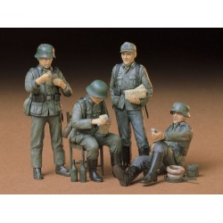 TAM35129 - 1/35 GERMAN SOLDIERS AT REST