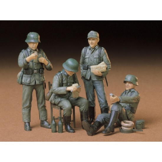 TAM35129 - 1/35 GERMAN SOLDIERS AT REST TAM35129 - 1/35 GERMAN SOLDIERS AT REST