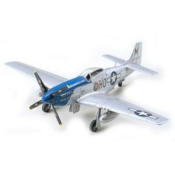 1/72 NORTH AMERICAN P-51D MUSTANG (PLASTIC KIT) 60749