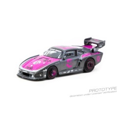 1/64 BISMOTO PORSCHE 945 K3V GREY AND PINK CAR WITH TRADING CARDS T64-079-K3V