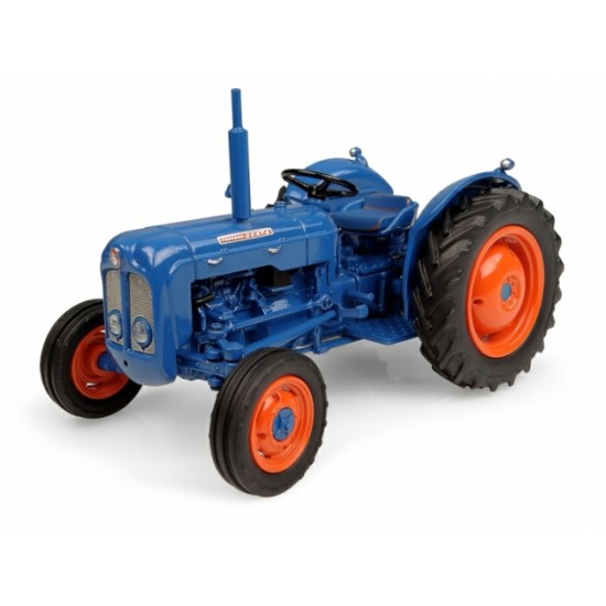 UNIVERSAL HOBBIES 1/32 FORDSON DEXTA 1960 UH6270
