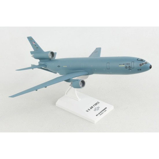 1/200 USAF KC-10 TANKER McQUIRE AFB (SNAP-FIT MODEL) SKR534
