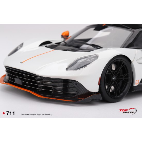 1/18 ASTON MARTIN VALHALLA LUNAR WHITE